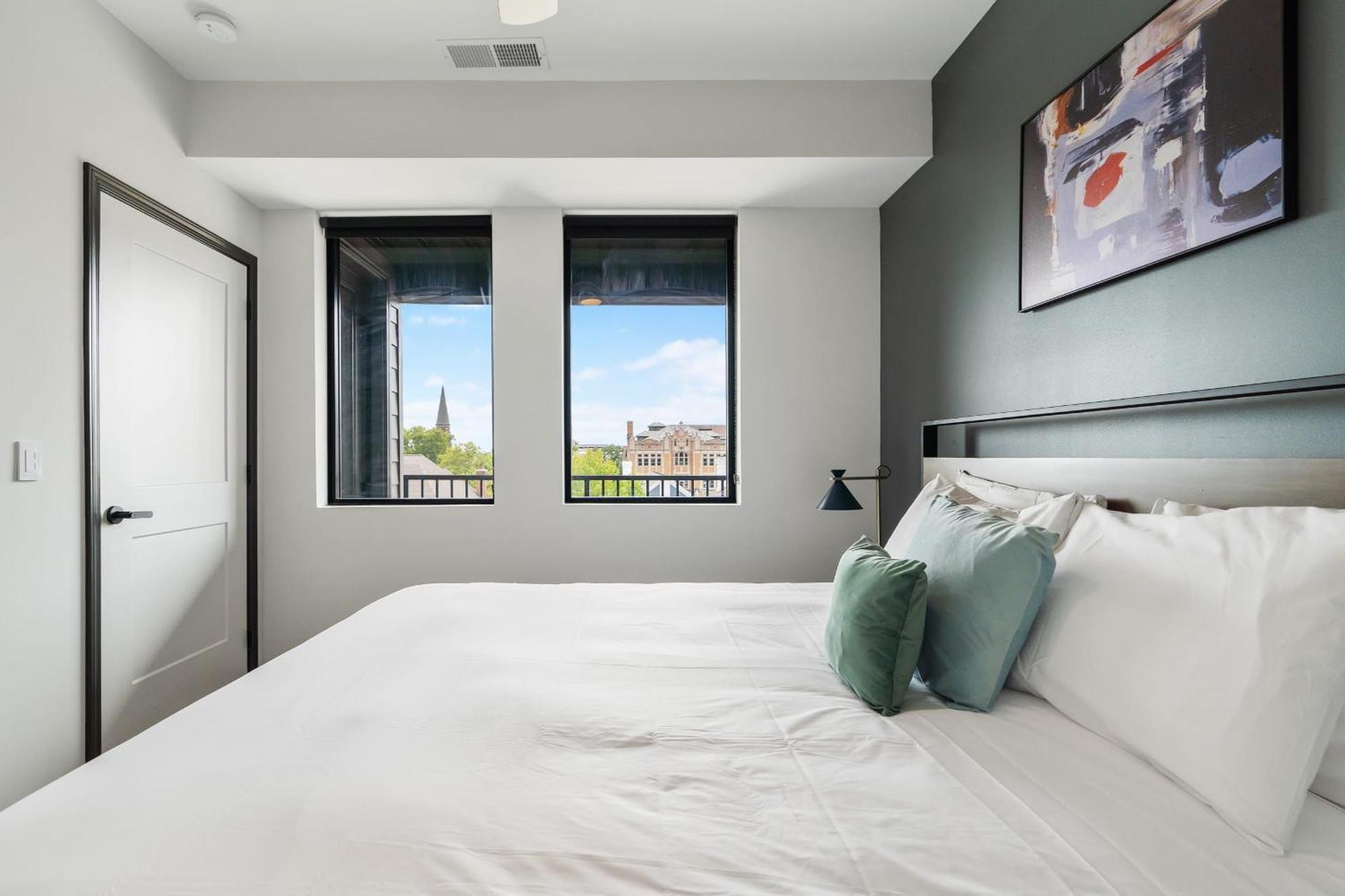 Cozysuites On Mass With Garage Parking #7 인디애나폴리스 외부 사진