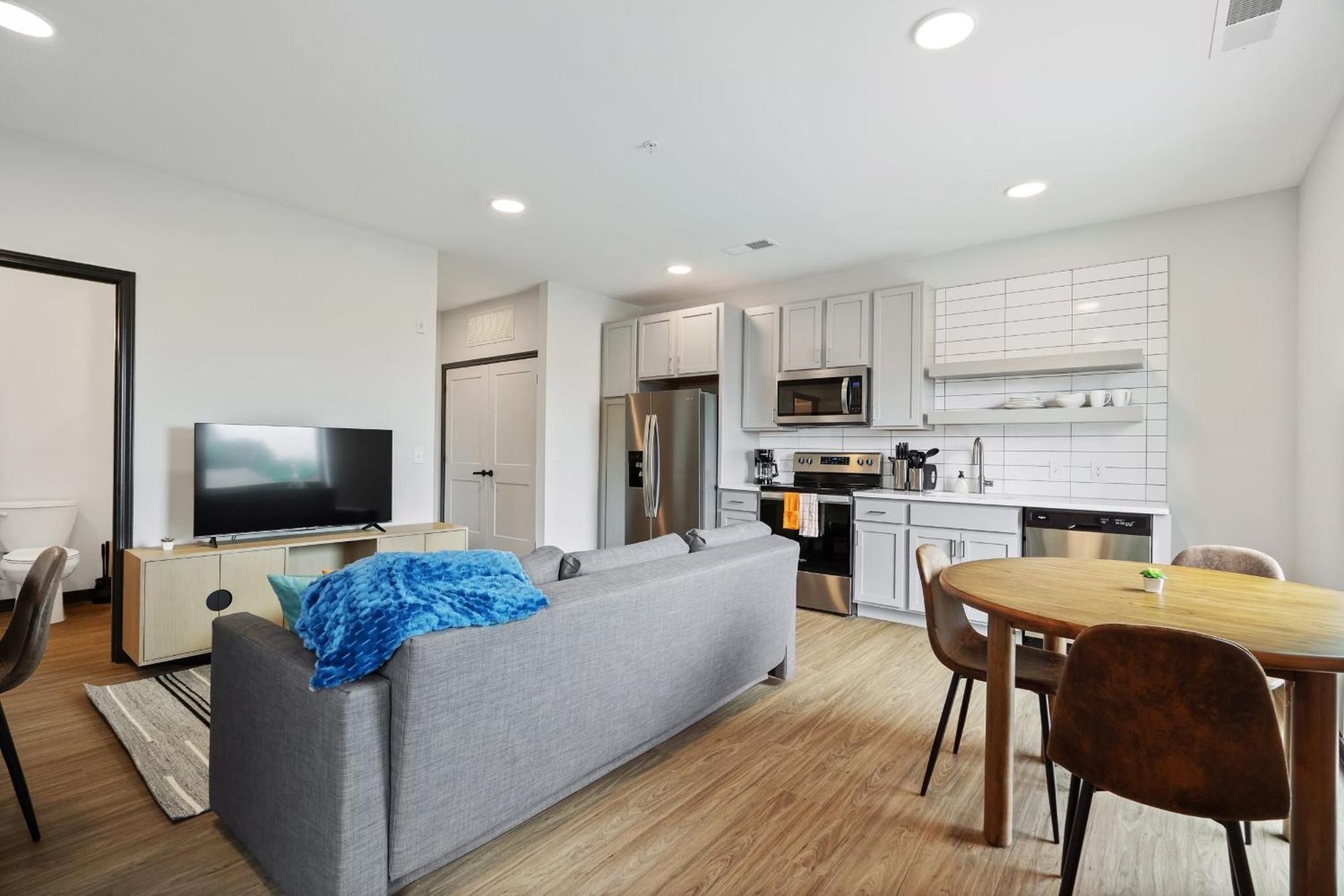 Cozysuites On Mass With Garage Parking #7 인디애나폴리스 외부 사진