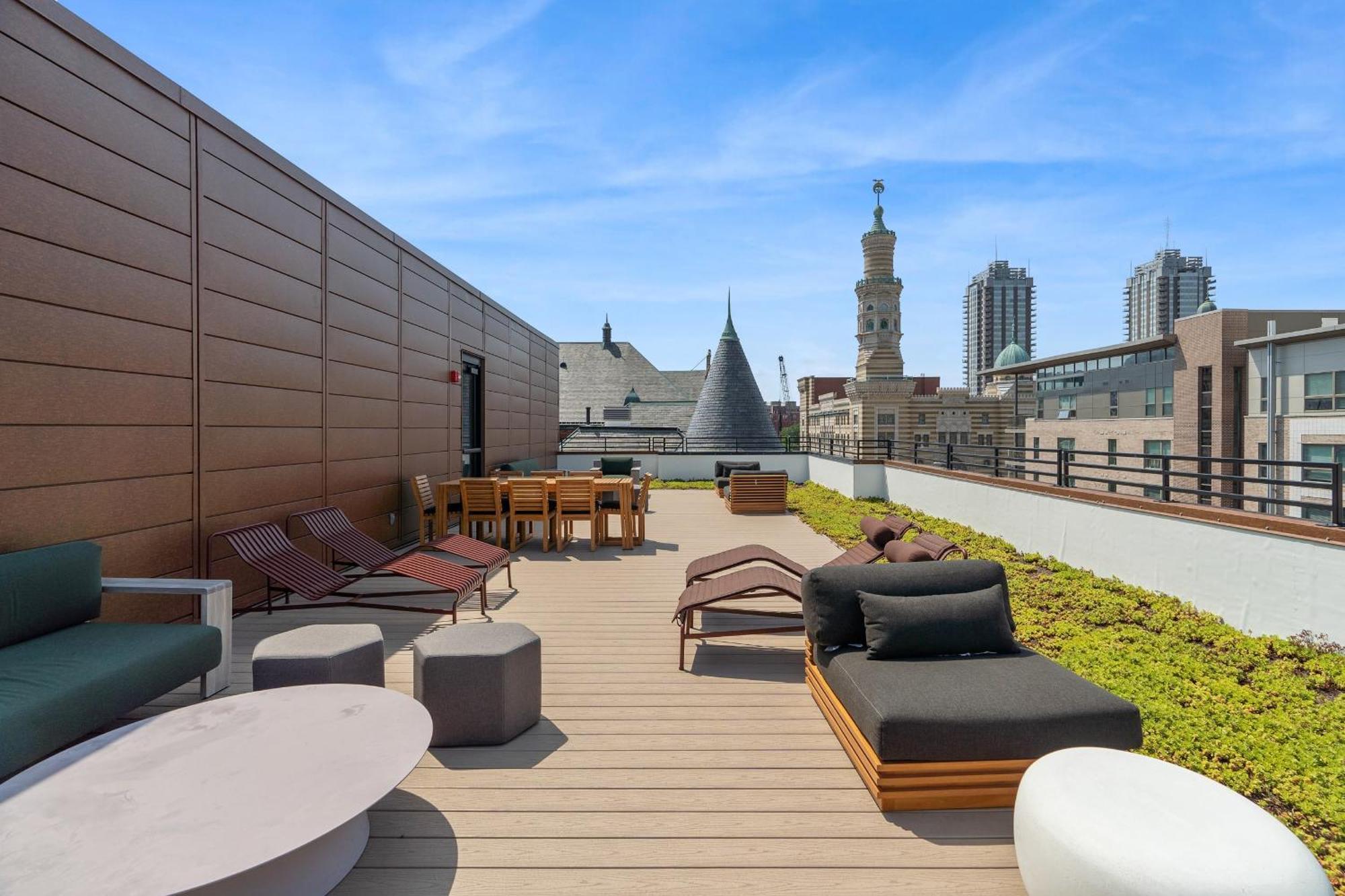 Cozysuites On Mass With Garage Parking #7 인디애나폴리스 외부 사진